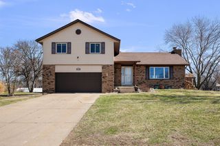 3545 W  Harbor Dr, Bettendorf, IA 52722