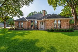 901 Winding Creek Trl, Red Oak, TX 75154