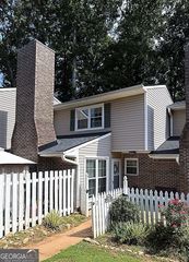 554 Picketts Bend Cir, Marietta, GA 30008