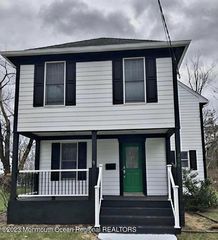 294 Roosevelt Ave, Oakhurst, NJ 07755