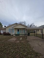 321 S  Cherry St, Pauls Valley, OK 73075