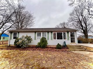 90 Langley St, Warwick, RI 02889