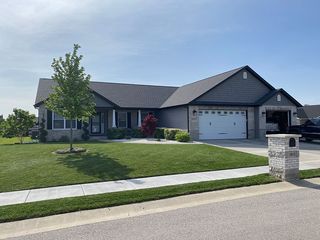 1015 Kankakee Trl, Mascoutah, IL 62258