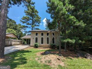 6360 Ashdale Dr, Atlanta, GA 30349