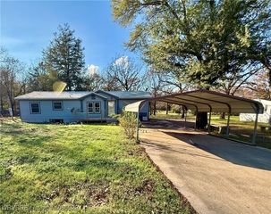 203 Arnall St, Poteau, OK 74953
