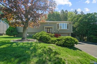 418 Crest Dr, Northvale, NJ 07647