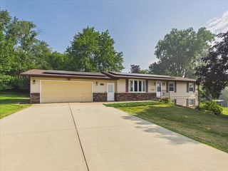 1114 W  Lynwood Ct, Freeport, IL 61032