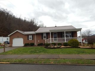132 E  Pollock St, Paden City, WV 26159