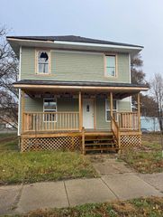 111 River Dr, Three Rivers, MI 49093