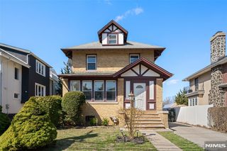 1097 Anderson Ave, Fort Lee, NJ 07024