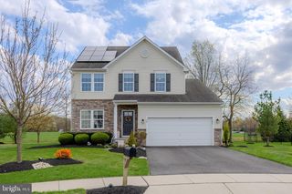 28 Vaughn Way, Burlington, NJ 08016