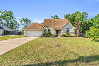 525 Lakeover Dr W, Columbus, MS 39702