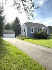 201 Fairway Ln, Butler, PA 16002