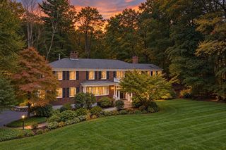 172 Country Dr, Weston, MA 02493