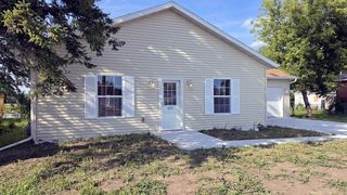 632 W  Delavan Dr, Janesville, WI 53548