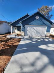 104 S  12th St, West Columbia, TX 77486