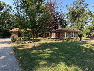 4854 Valley Crest Dr, Saint Louis, MO 63128