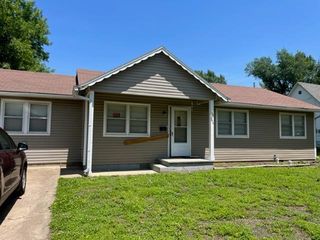 305 W  Washington St, Yates Center, KS 66783