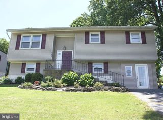 445 Calyn Dr, Reading, PA 19607