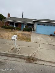 3951 Loch Lomond Dr, Santa Maria, CA 93455