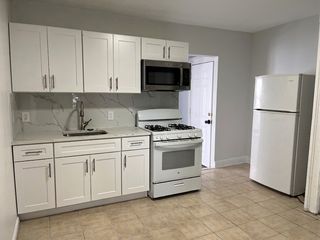 118 Pequonnock St #2, Bridgeport, CT 06604