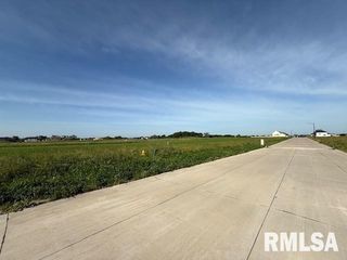 6865 Meghan Ave, Bettendorf, IA 52722