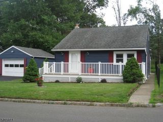 39 Mountain Ave, Cedar Knolls, NJ 07927