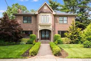11 School St, East Williston, NY 11596