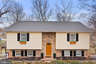 35 Hemlock Ln, Etters, PA 17319