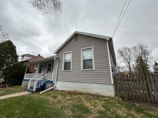 1013 Chandler St #1, Madison, WI 53715