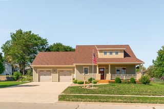 105 Valley Dr, Reinbeck, IA 50669