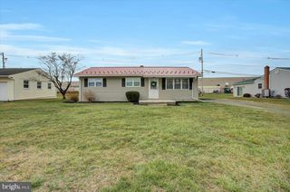 1126 E  Brandon Dr, Chambersburg, PA 17201