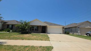 5117 Del Monte Dr, Denton, TX 76207