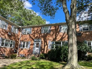 30 Wedgewood Dr #45, Verona, NJ 07044
