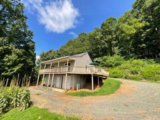 296 Hawks Nest Rd, Monroe, VA 24574