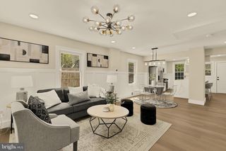 2631 Farmington Dr, Alexandria, VA 22303