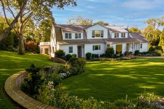 21 Middle Ln, East Hampton, NY 11937
