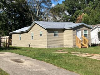 62 11th Ave, Chickasaw, AL 36611