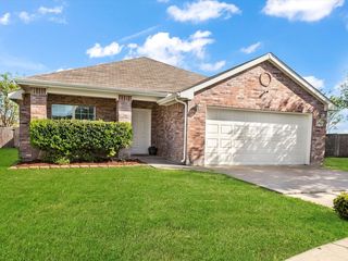2401 Forest Creek Dr, Fort Worth, TX 76123