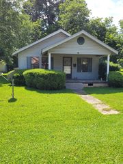 506 S  Edgewood St, Hope, AR 71801