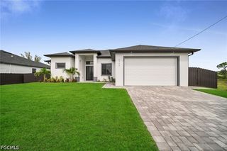 3539 NE 14th Place Cpe, Coral, FL 33909