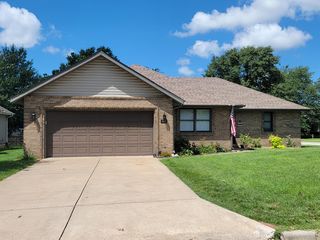 305 N Maplecrest Drive, Nixa, MO 65714