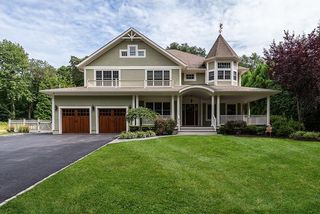 56 Hawxhurst Rd, Cold Spring Harbor, NY 11724