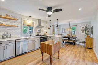 35 Maple St, Kingston, MA 02364