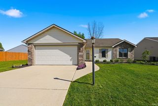2910 Marguerite Dr, Huntertown, IN 46748