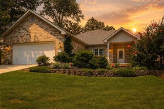 1 Totton Ln, Bella Vista, AR 72714