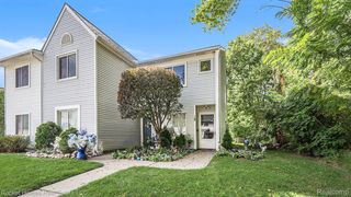 18 Rose Petal Ct, Mount Clemens, MI 48043