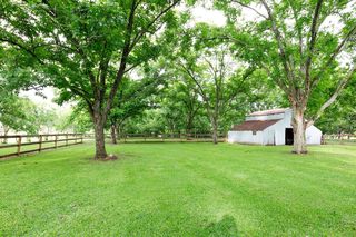 2103 Holly St, East Bernard, TX 77435