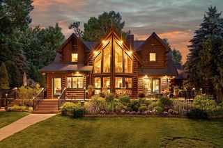 19 Hickory DRIVE, Random Lake, WI 53075