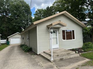 7798 N  Topinabee Rd, Walkerton, IN 46574